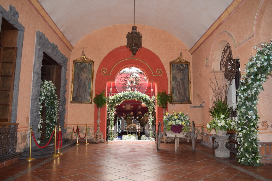 lobby027.jpg