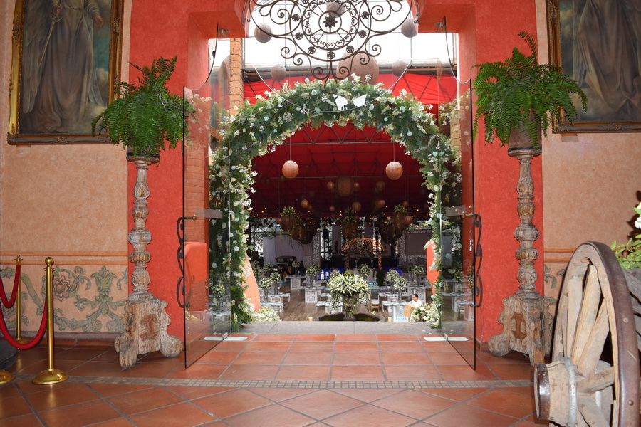 lobby031.jpg