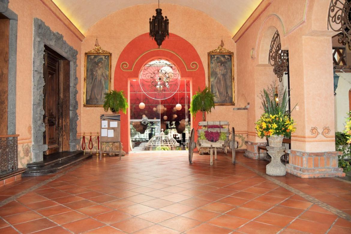 lobby-02-15-2023-05.jpg
